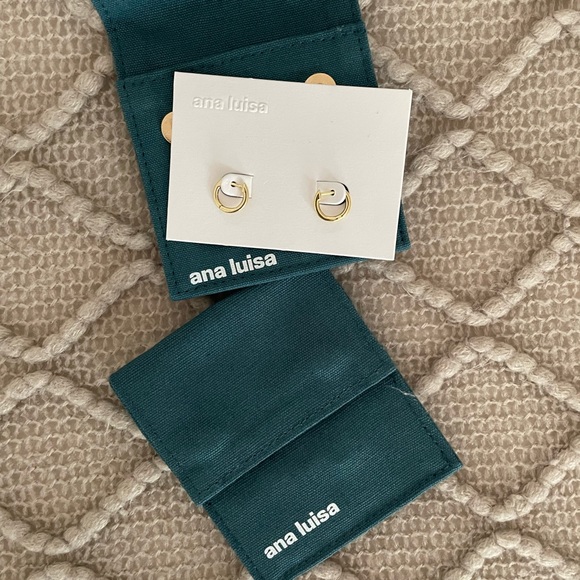 Ana Luisa | mini huggie hoops 14K gold 1.6mm - Picture 10 of 11